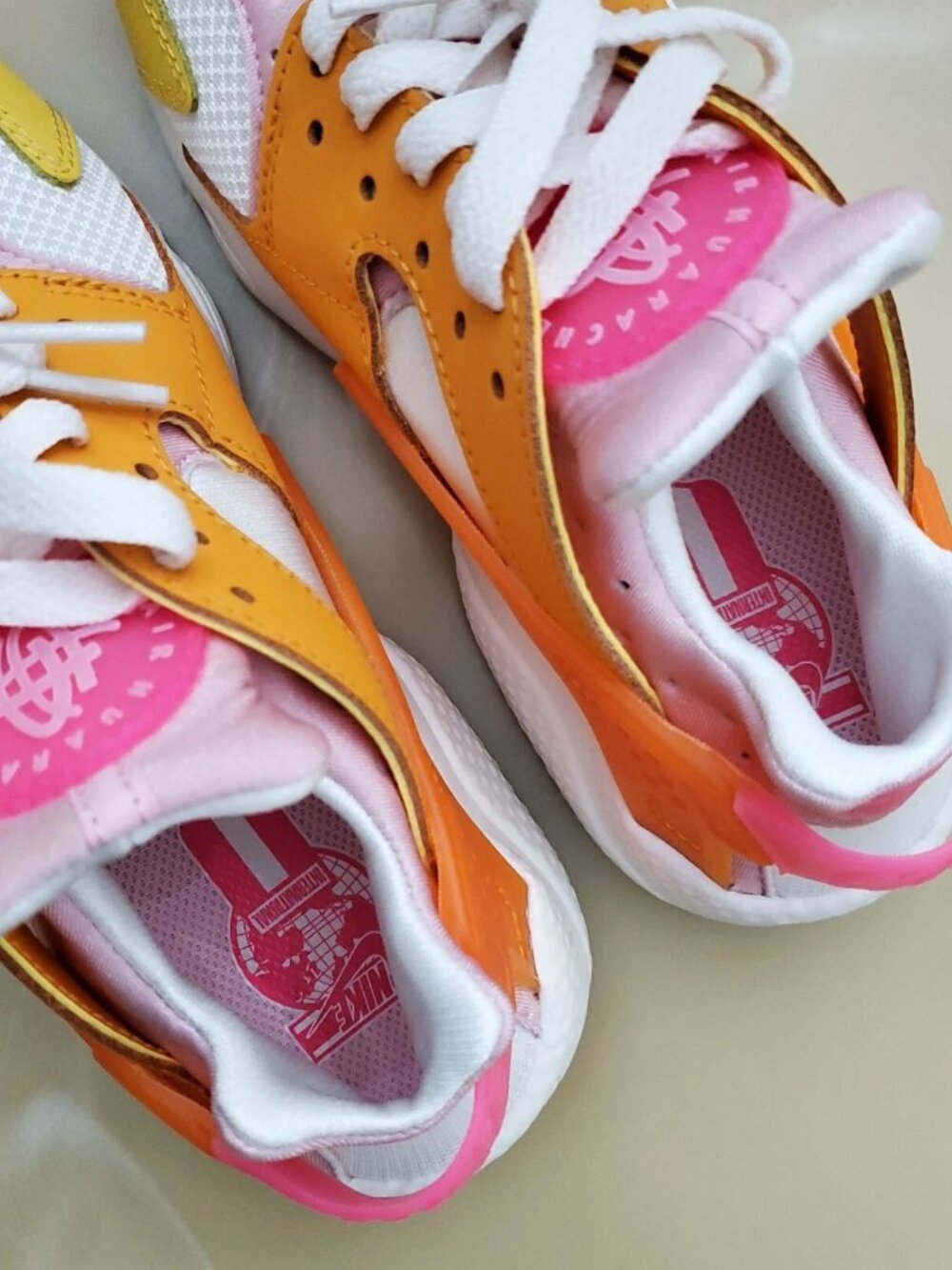 Nike Air Huarache Women's Shoes Size 6 Hyper Pink/Solar Flare - Picture 8 of 12